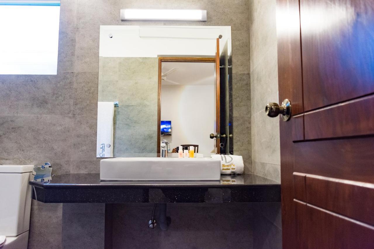 Bony'S Holiday Inn เนกอมโบ ภายนอก รูปภาพ