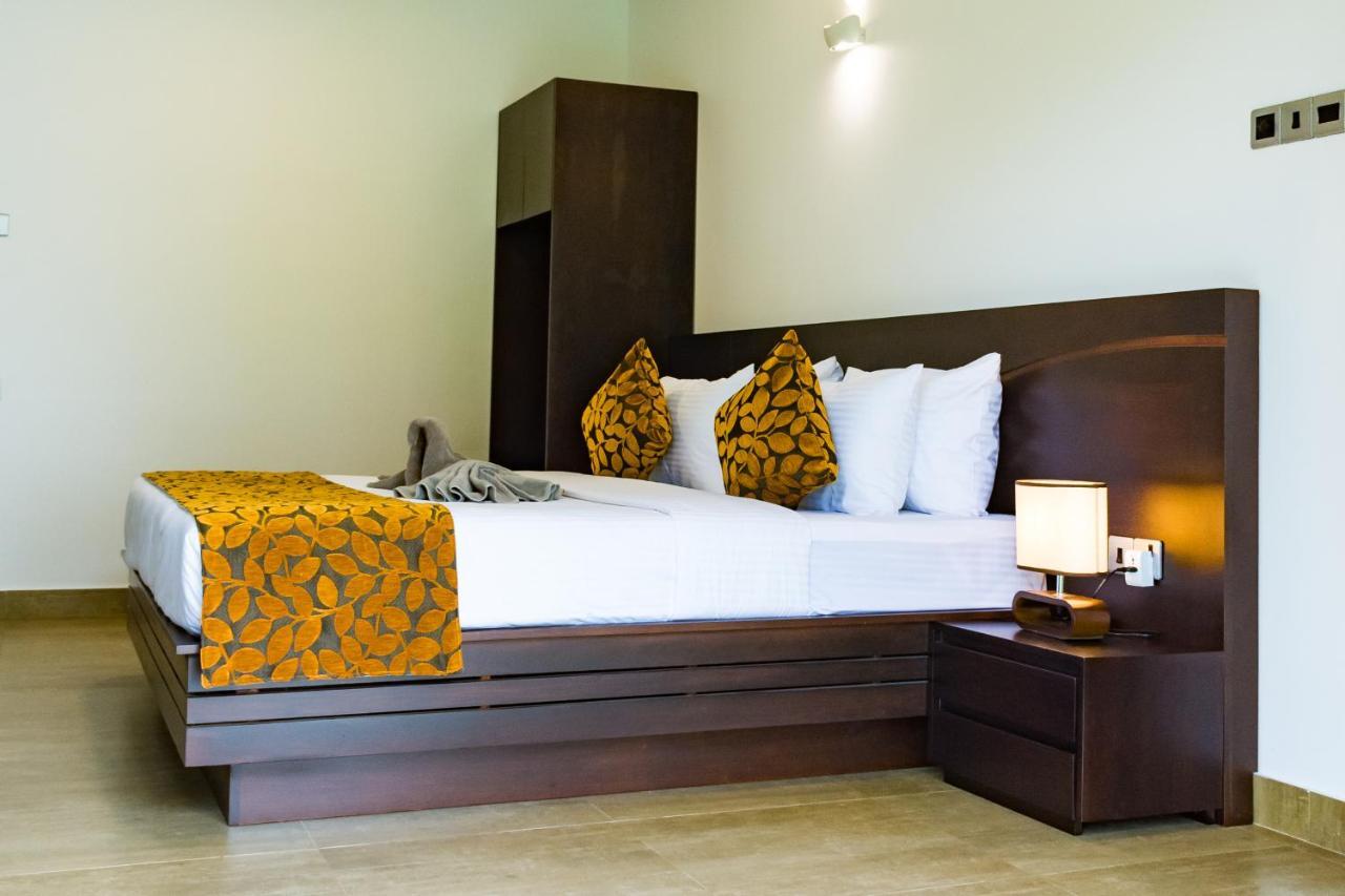 Bony'S Holiday Inn เนกอมโบ ภายนอก รูปภาพ