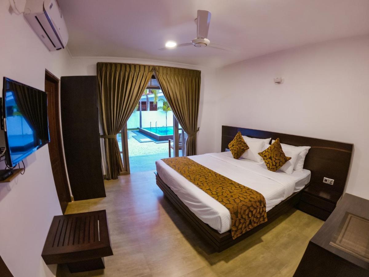 Bony'S Holiday Inn เนกอมโบ ภายนอก รูปภาพ